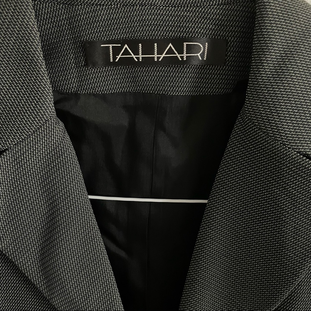 Vintage Tahari 3 button blazer - Picture 6 of 7